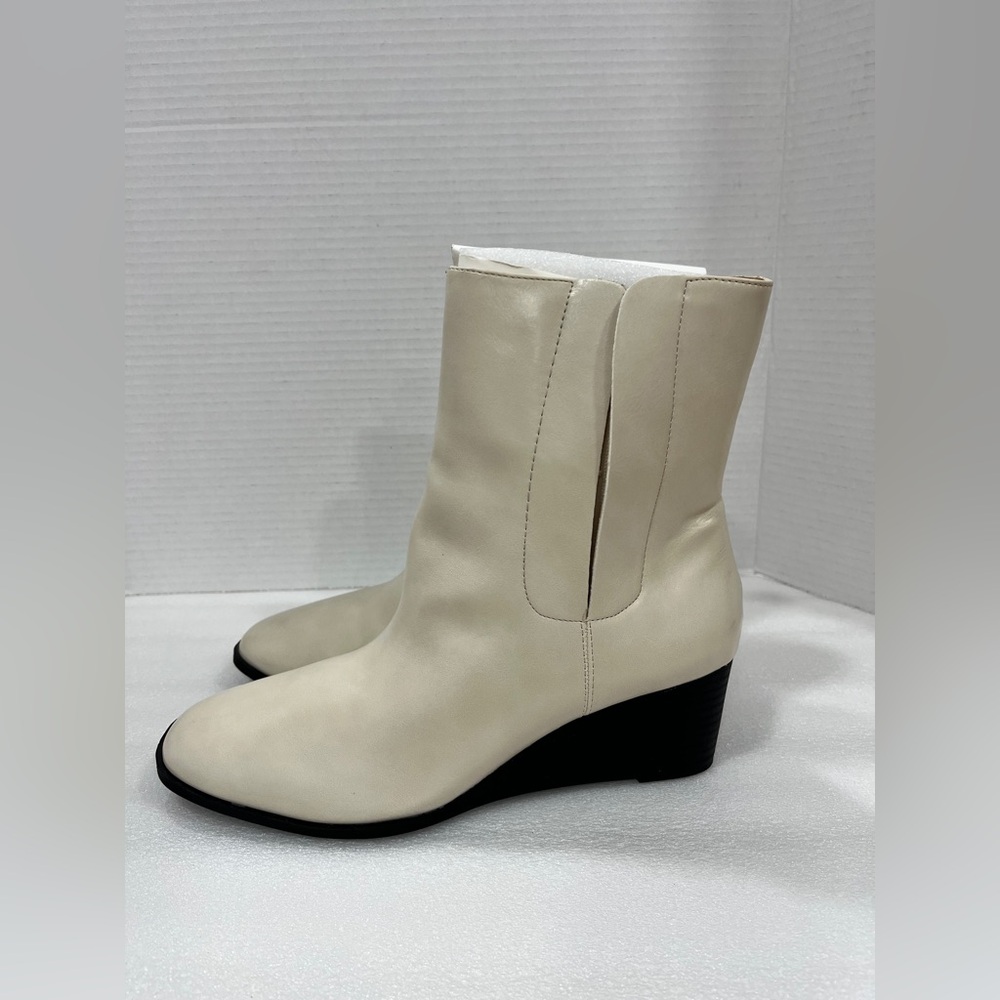 Journee Collection Womens Kylo Wedge Heel Booties. Size: 7.5 Color: Bone - Picture 6 of 8